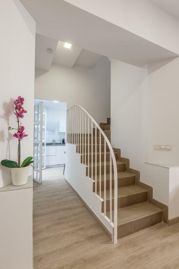 Centro, 3bd Y 2ba, 1min Catedral, Duplex De Lujo Apartment Sevilla